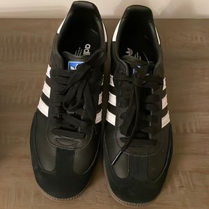 Adidas Samba OG 6 1/2 (7 1/2 or 8 women) Never Worn.